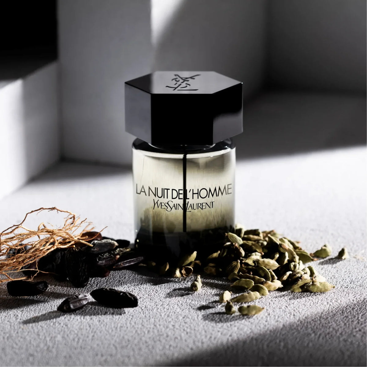 Y*es S*int Laur*nt La Nuit De L'Homme Eau De Toilette Spray - Luxeoscent.in